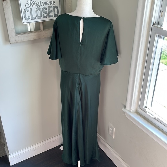 Showpo. AMARTINA MIDI V NECK TWIST BODICE FLUTTER SLEEVE DRESS FOREST GREEN NWT - Picture 12 of 16